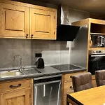 De Mae Apartment