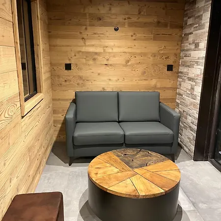 De Mae Apartment